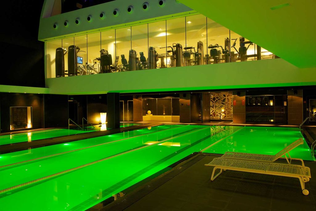 gimnasio con piscina en bilbao